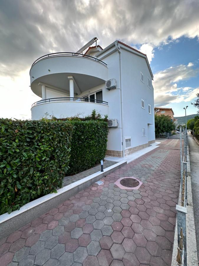 Apartments Villa Rose Kaštela Esterno foto